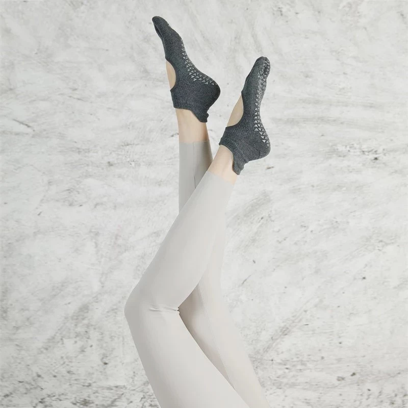 Custom Anti-Slip Grip Exercise Yoga Socks, Non-Slip Grip Socks Wholesale, Yoga Socks for Studios