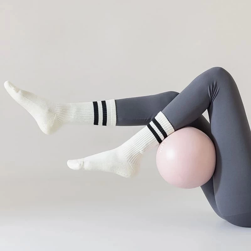 Calcetines de yoga de algodón antideslizantes de media caña con amortiguación para pilates y deportes.