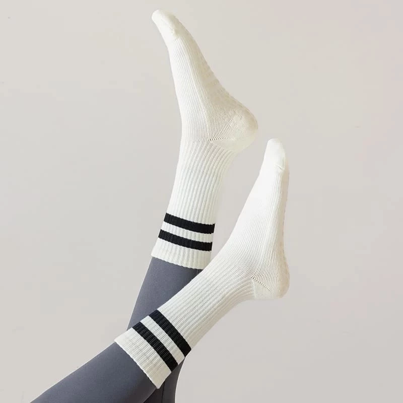 Calcetines de yoga de algodón antideslizantes de media caña con amortiguación para pilates y deportes.